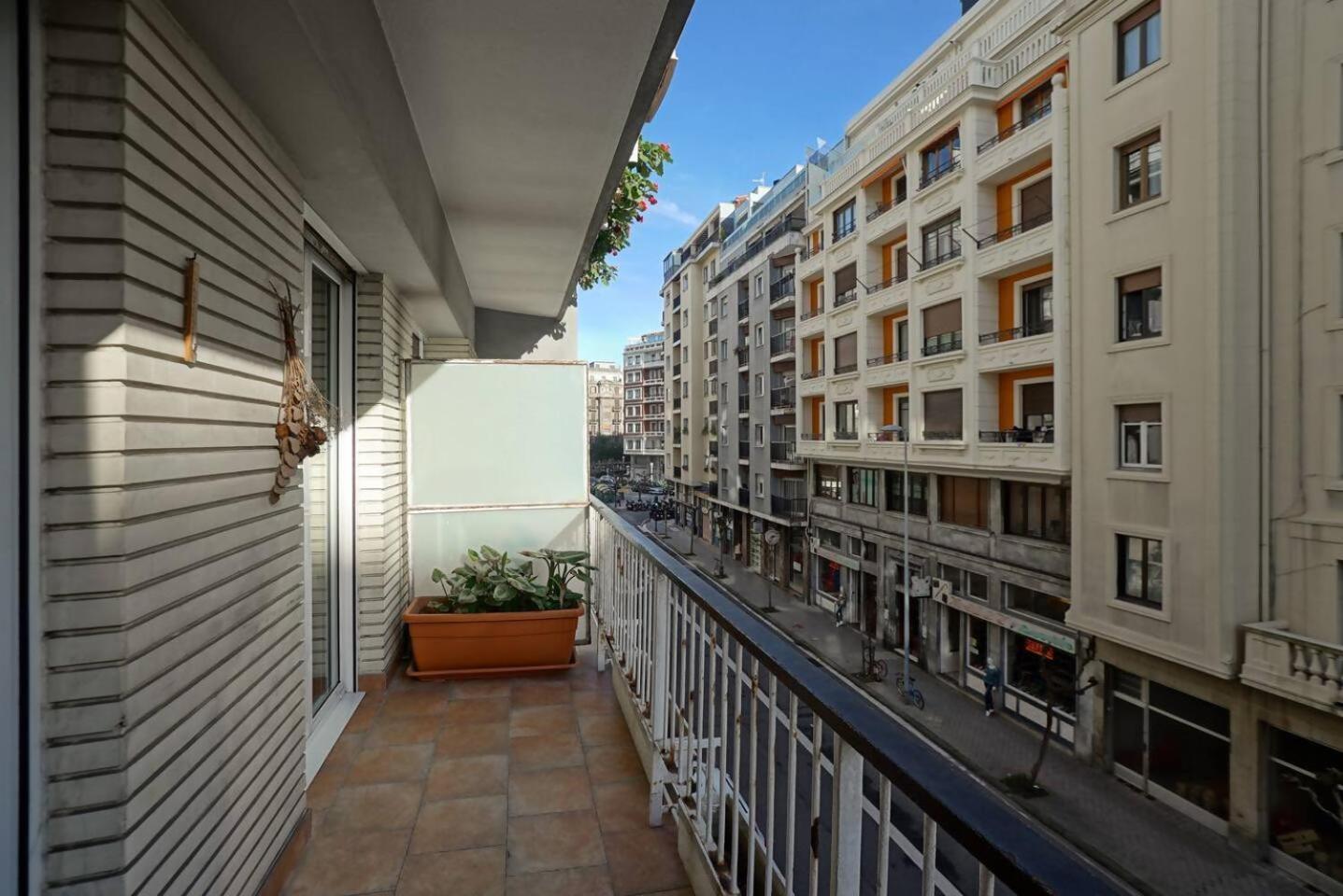 Amplio Apartamento En Gros Con Parking Privado Сан-Себастьян Екстер'єр фото